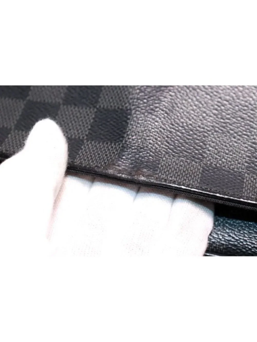 Louis Vuitton Damier Graphite District MM NM Leather Shoulder Bag - Picture 8 of 8